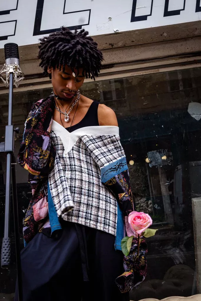 PULL WEIRDO, Poignet de chemise fluide, ecce OPNI