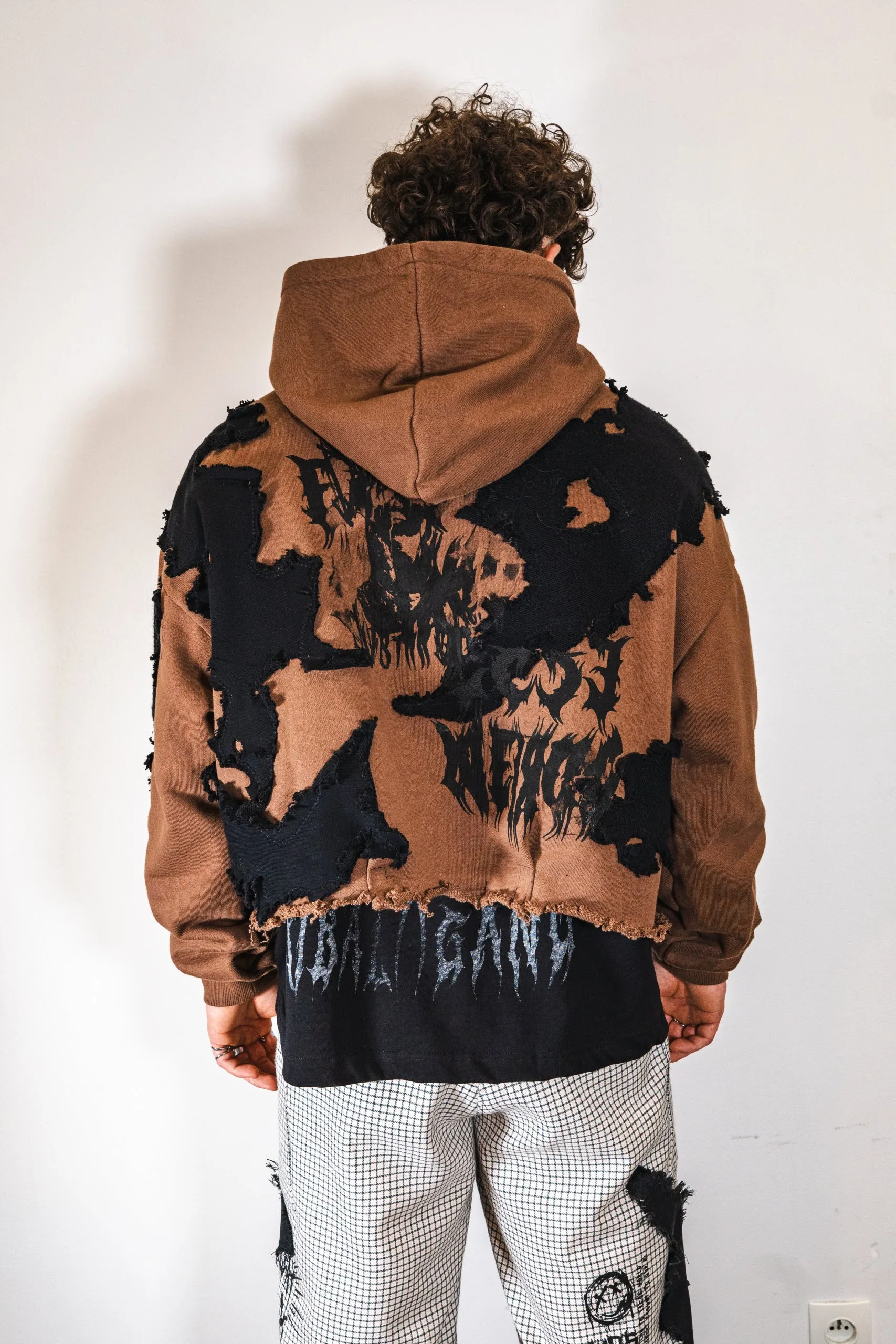 HOODIE CROP MARRON, Buste Crop avec empiècements noir, ecce OPNI
