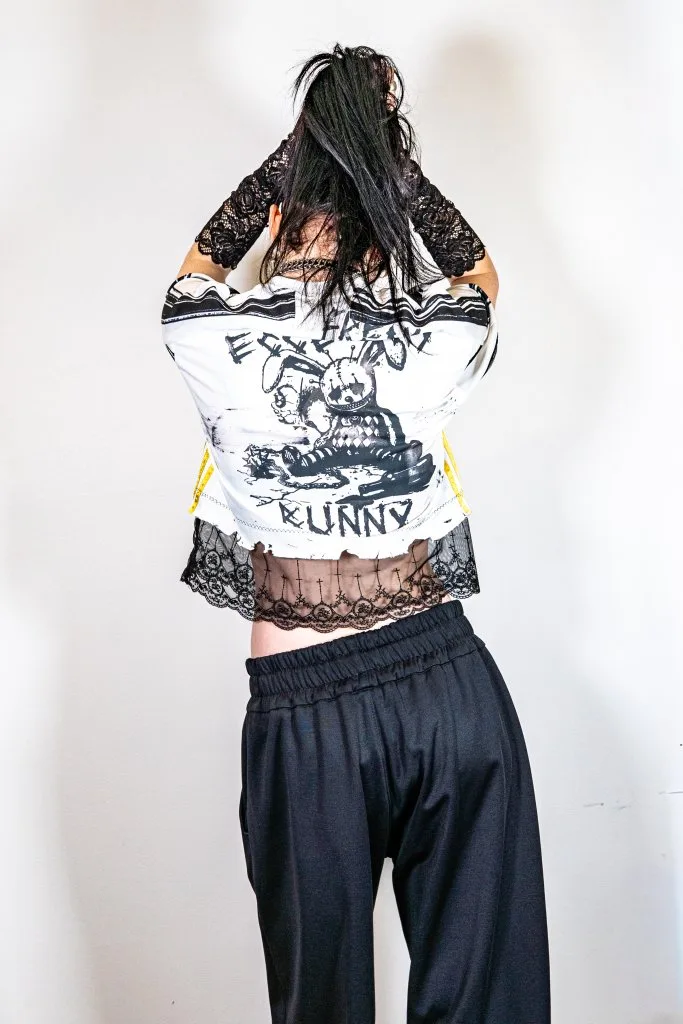 FREAKY BUNNY SPORTY CROPTOP, Ce Croptop est un modèle unique en taille S avec une coupe droite et une dentelle !, ecce OPNI