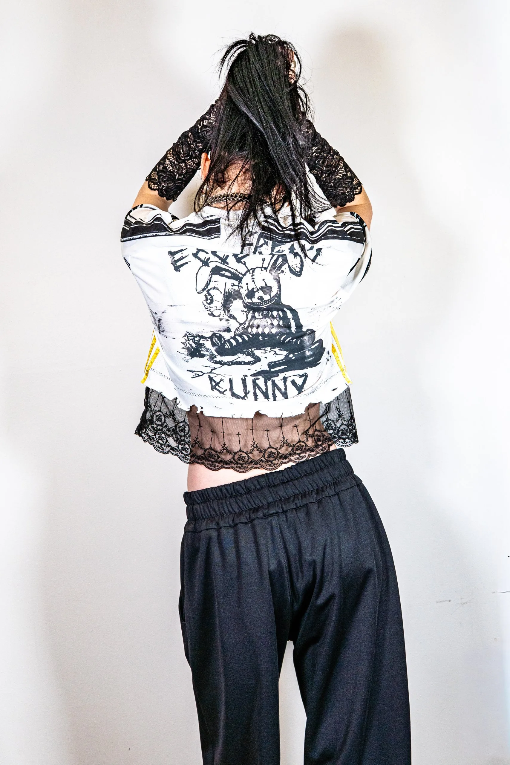 FREAKY BUNNY SPORTY CROPTOP, Ce Croptop est un modèle unique en taille S avec une coupe droite et une dentelle !, ecce OPNI