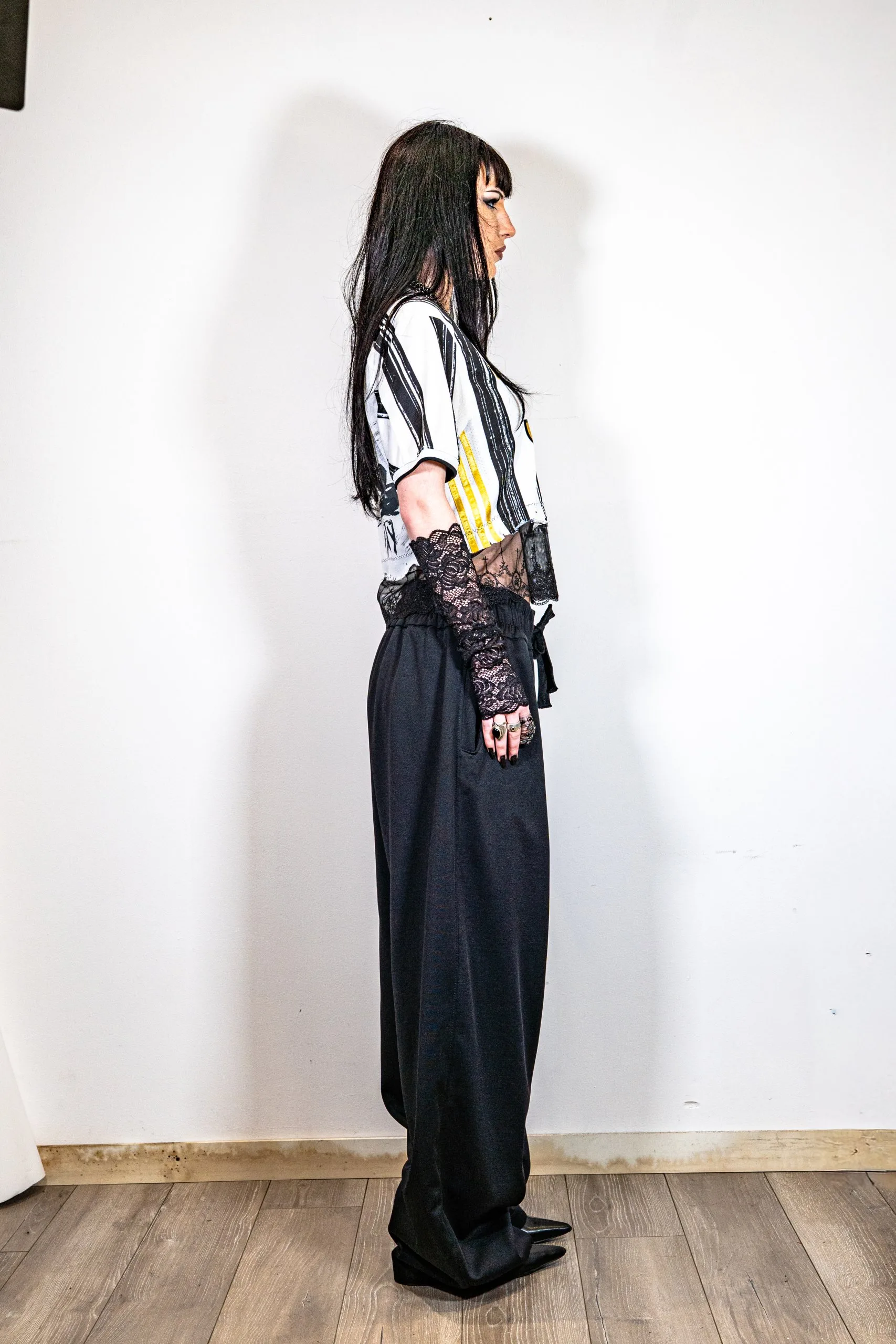 FREAKY BUNNY SPORTY CROPTOP, Buste cropé avec dentelles, ecce OPNI