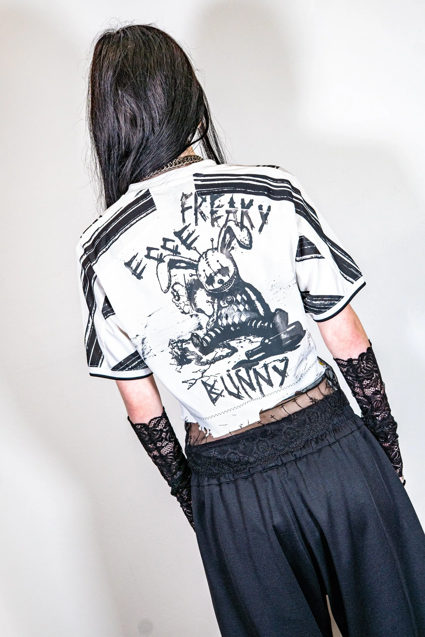 FREAKY BUNNY SPORTY CROPTOP, Coupe droite, ecce OPNI