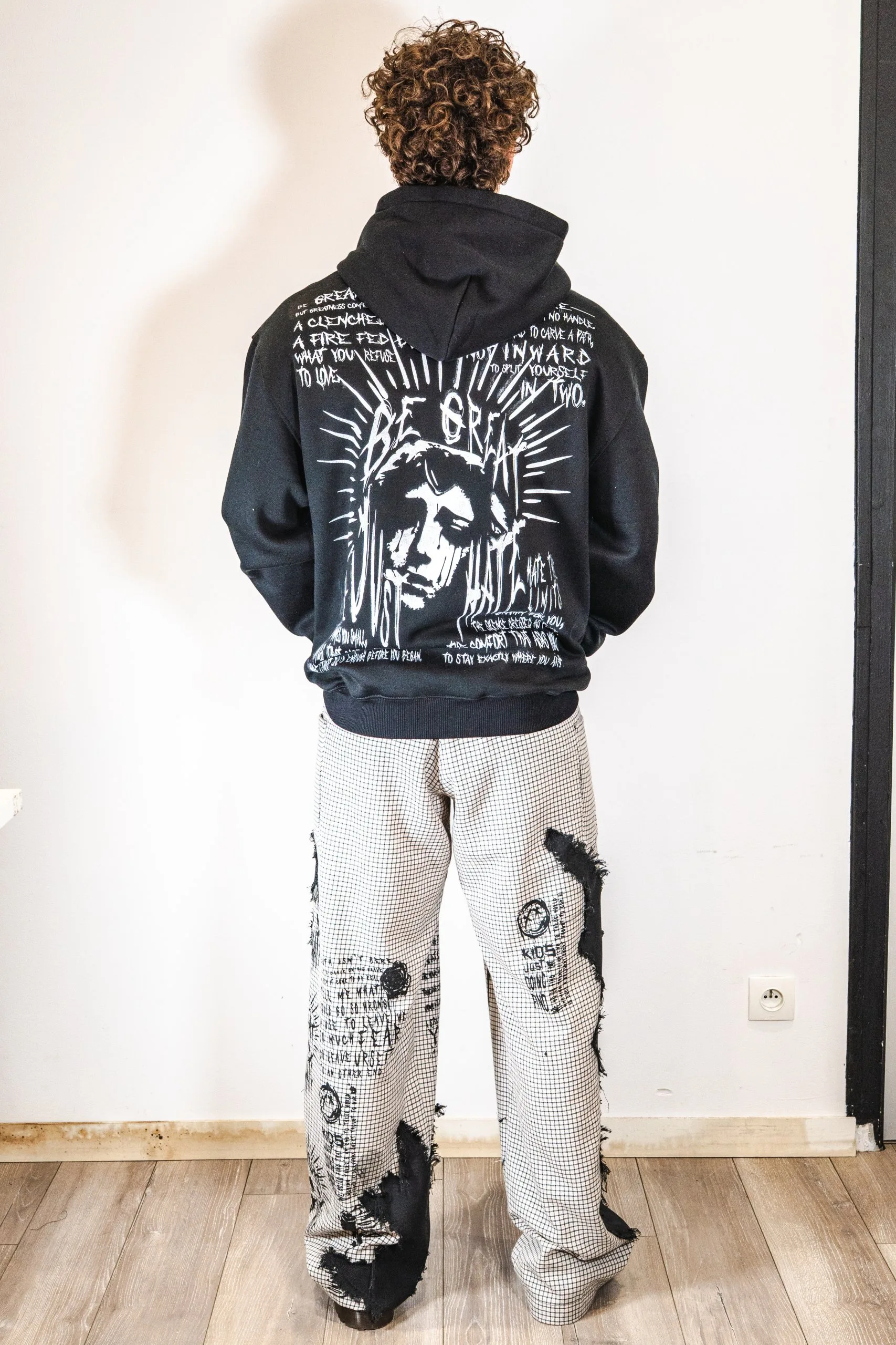 HOODIE BE GREAT, just hate », ecce OPNI
