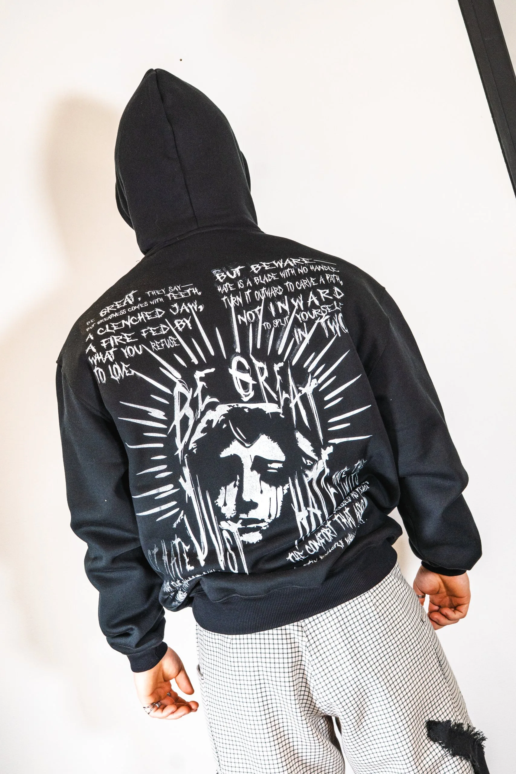 HOODIE BE GREAT, just hate », ecce OPNI