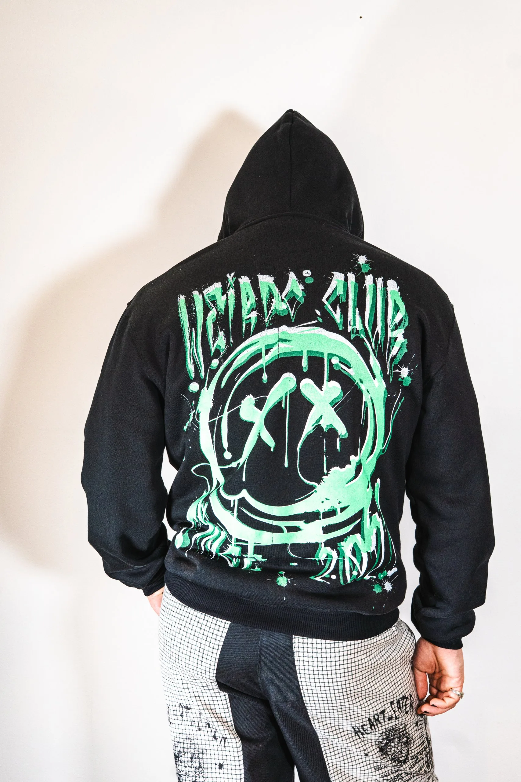 HOODIE SUMMER WEIRDO CLUB, Buste coupe large et design dos « weirdo club », ecce OPNI