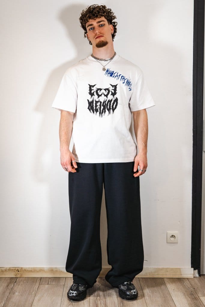 T-shirt blanc ECCE WEIRDO, dernier exemplaire, vêtement upcyclé ecce OPNI