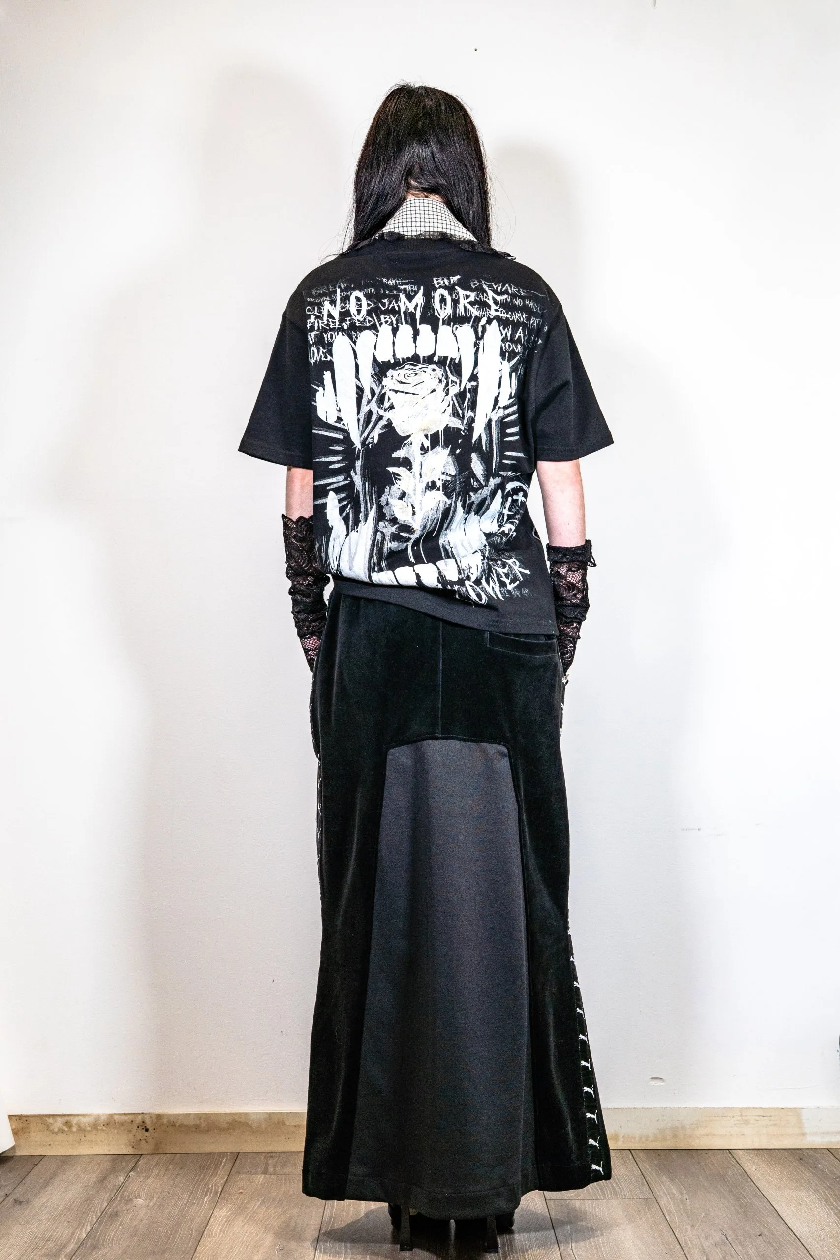 NO MORE ROSES T-SHIRT, Coupe droite, ecce OPNI