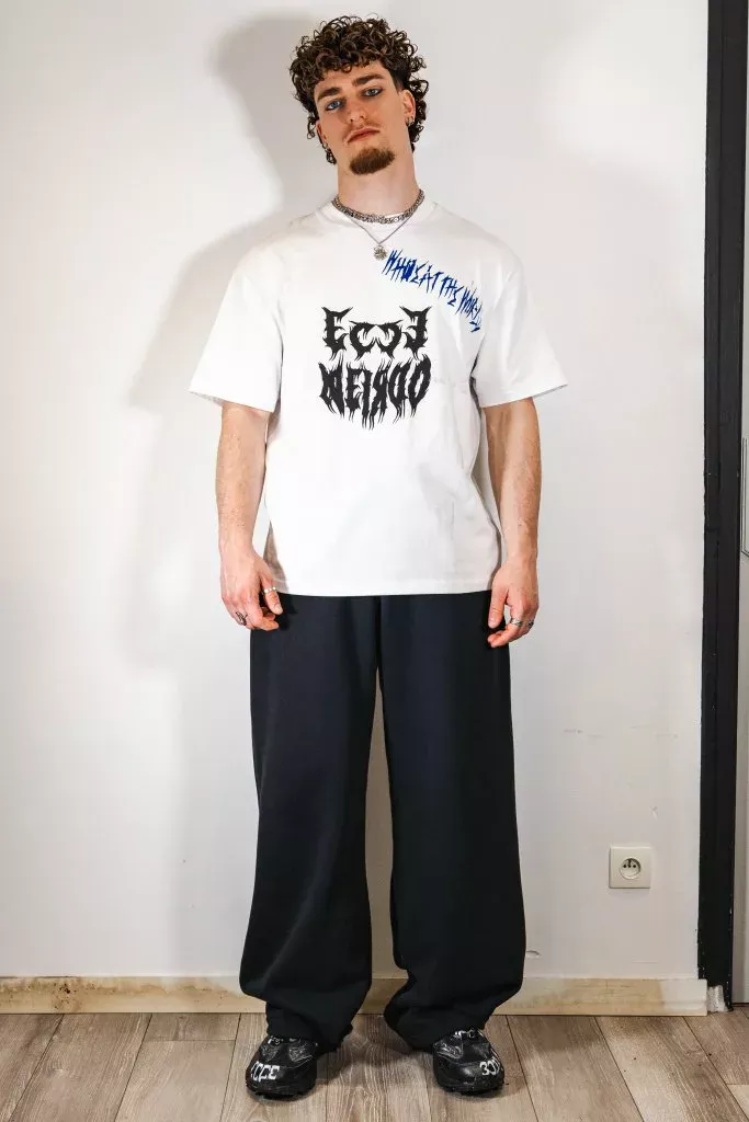 T-shirt blanc ECCE WEIRDO, dernier exemplaire, vêtement upcyclé ecce OPNI